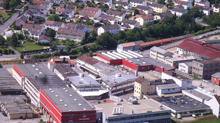 Das Werk der Alfi GmbH in Wertheim-Bestenheid: Das Unternehmen ist gut 100 Jahre alt und bundesweit wegen seiner Isoliergefäße bekannt. Bis zur Jahresmitte soll die Produktion in Bestenheid eingestellt werden. Das Werk der Alfi GmbH in Wertheim-Bestenheid: Das Unternehmen ist gut 100 Jahre alt und bundesweit wegen seiner Isoliergefäße bekannt. Bis zur Jahresmitte soll die Produktion in Bestenheid eingestellt werden.