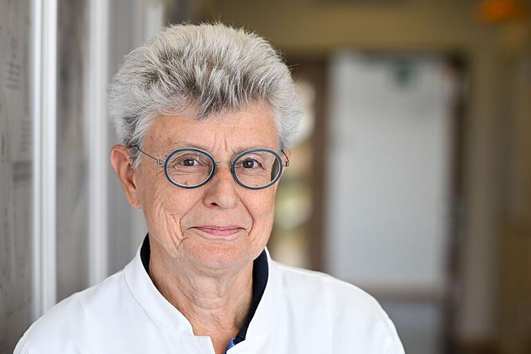 An der Uni Würzburg müssen Seniorprofessoren mit 70 in den Ruhestand. In weniger als zwei Jahren auch Seniorprofessorin Ulrike Holzgrube. An der Uni Würzburg müssen Seniorprofessoren mit 70 in den Ruhestand. In weniger als zwei Jahren auch Seniorprofessorin Ulrike Holzgrube.