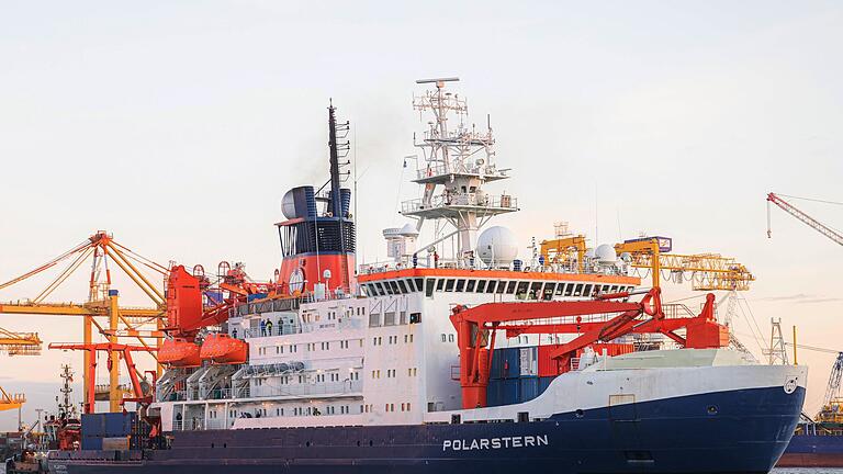 Forschungsschiff „Polarstern“       -  Wissenschaftler haben in Sedimentkernen aus der Antarktis Bernstein gefunden. (Symbolbild)