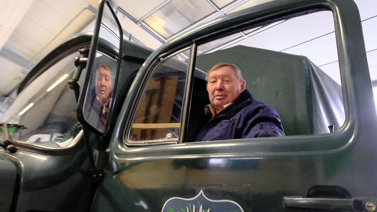 Legende mit Allradantrieb: Der Lkw Daimler 911 hat rund ein Vierteljahrhundert Dienst getan beim Naturpark Bayerische Rhön. Viele Jahre hat ihn Friedrich Heß aus Stetten gefahren. Nun versteigert der Landkreis den Lkw.