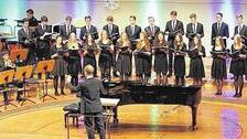 Begeisterndes Konzert: Die Blechbläser der Berufsfachschule und der Jugendchor Dortmund unter der Leitung von Felix Heitmann.