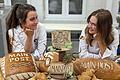 Lea Wagner (links) und Johanna Lenhardt (rechts) gehören schon jetzt zu den besten Bäckermeisterinnen Deutschlands: Sie haben sich für die Deutsche Meisterschaft der Bäckermeister auf der iba in München qualifiziert.
