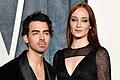 Joe Jonas (l) und Sophie Turner       -  Die Scheidung von Joe Jonas und Sophie Turner ist nun amtlich. (Archivbild)