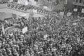 Im Innenhof des Schweinfurter Rathauses endete am 19. April 1975 die Demonstration gegen den Bau des Atomkraftwerks Grafenrheinfeld. 10.000 Menschen waren dabei.