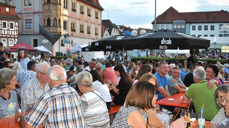 Die gesamte Innenstadt Bad Königshofens wurde zur Partymeile.