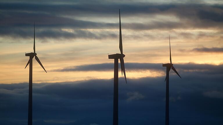 Die Stadt Bad Kissingen schlägt drei mögliche Standorte für Windkraftanlagen vor.