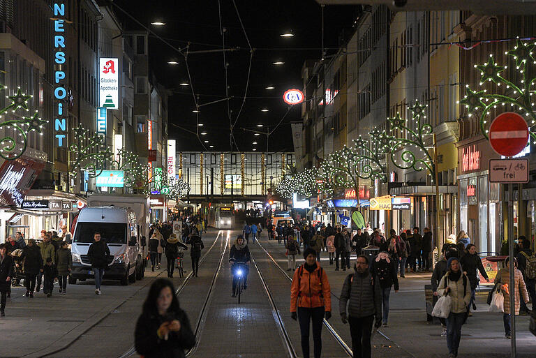 Kaiserstraße mit Weihnachtsschmuck im vergangenen Jahr