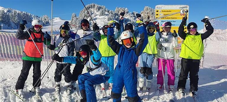 Die Schülerinnen und Schüler hatten sichtlich Spaß auf der Piste. Die Schülerinnen und Schüler hatten sichtlich Spaß auf der Piste.