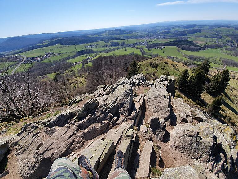 Marco 'Haino' Heinickel schießt auf seinen Wandertouren gerne sehenswerte Fotos mit seinem Handy. Hier der Ausblick von der Wasserkuppe. Marco 'Haino' Heinickel schießt auf seinen Wandertouren gerne sehenswerte Fotos mit seinem Handy. Hier der Ausblick von der Wasserkuppe.