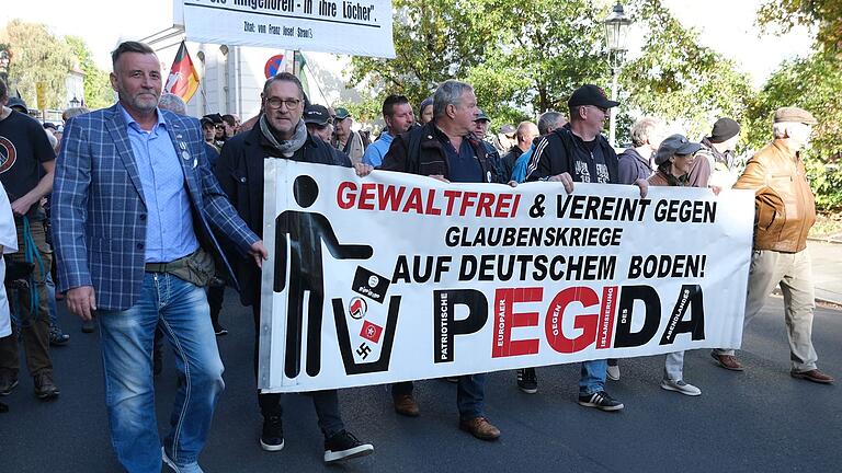 Letzte Pegida-Demonstration       -  2014 wurde in Dresden das rassistische Bündnis &bdquo;Patriotische Europäer gegen die Islamisierung des Abendlandes&rdquo; (Pegida) gegründet. Vor einigen Tagen fand die voraussichtlich letzte Kundgebung der Vereinigung statt. (Archivfoto)