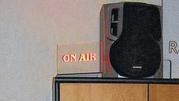 Live aus Birkenfeld: Martin Ludwig moderiert aus seinem Wohnzimmer, dem Studio des Webradiosenders Rockcorner.
