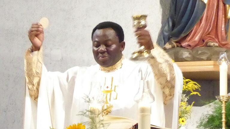 Pfarrer Blaise Okpanachi.