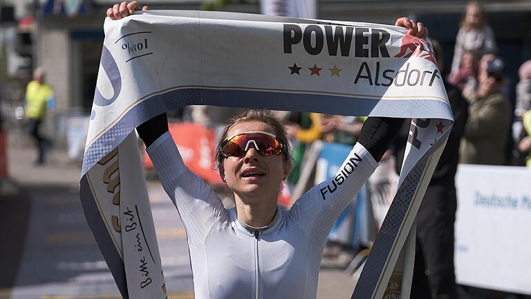 Maja Betz (SC Ostheim) ist deutsche Meisterin im Duathlon. Die Nordheimerin gewann den Powerman in Alsdorf. Maja Betz (SC Ostheim) ist deutsche Meisterin im Duathlon. Die Nordheimerin gewann den Powerman in Alsdorf.