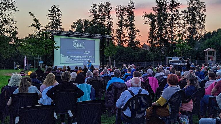 Nach vielen verregneten Tagen hofft das Capitol-Kino jetzt auf trockene, lauschige Kinosommer-Nächte. Nach vielen verregneten Tagen hofft das Capitol-Kino jetzt auf trockene, lauschige Kinosommer-Nächte.