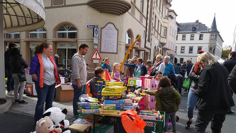 Handeln und Feilschen sind beim Flohmarkt auf dem Kinderstadtmarkt erlaubt. Birgit Rechtenbacher       -  Handeln und Feilschen sind beim Flohmarkt auf dem Kinderstadtmarkt erlaubt. Birgit Rechtenbacher