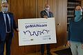 Das Projekt 'geMAINsam' der Gemeinde Knetzgau und des Vereins Flussparadies Franken erhält 300 000 Euro Förderung vom Heimatministerium. Das Bild zeigt (von links) den Bamberger Landrat und Vereinsvorsitzenden Johann Kalb, Knetzgaus Bürgermeister Stefan Paulus und Dr. Anne Schmitt, Geschäftsführerin des Vereins.
