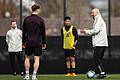 Kommt zur Trainerfortbildung in Heidingsfeld: U21-Nationaltrainer Antonio Di Salvo (rechts), hier beim Training auf den Plätzen des DFB-Campus.       -  Kommt zur Trainerfortbildung in Heidingsfeld: U21-Nationaltrainer Antonio Di Salvo (rechts), hier beim Training auf den Plätzen des DFB-Campus.