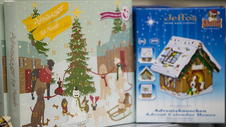 Adventskalender - Adventskalender für Hunde sind am 17.11.2016 in Nürnberg (Bayern) in einem Tierfachhandel zu sehen. Sie sind aus der Weihnachtszeit kaum wegzudenken. Ob für Kinder, Erwachsene oder Tiere - Adventskalender bedienen inzwischen jegliche Zielgruppen und Geschmäcker. Adventskalender - Adventskalender für Hunde sind am 17.11.2016 in Nürnberg (Bayern) in einem Tierfachhandel zu sehen. Sie sind aus der Weihnachtszeit kaum wegzudenken. Ob für Kinder, Erwachsene oder Tiere - Adventskalender bedienen inzwischen jegliche Zielgruppen und Geschmäcker.