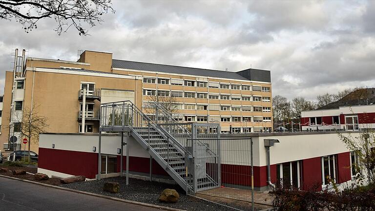 Die Leistungsfähigkeit der Kliniken werde durch 'stetig steigende Strukturvorgaben sowie überbordende Bürokratie' behindert, kritisiert Albert Prickarz, kaufmännischer Direktor des Klinikums Main-Spessart. Die Leistungsfähigkeit der Kliniken werde durch 'stetig steigende Strukturvorgaben sowie überbordende Bürokratie' behindert, kritisiert Albert Prickarz, kaufmännischer Direktor des Klinikums Main-Spessart.