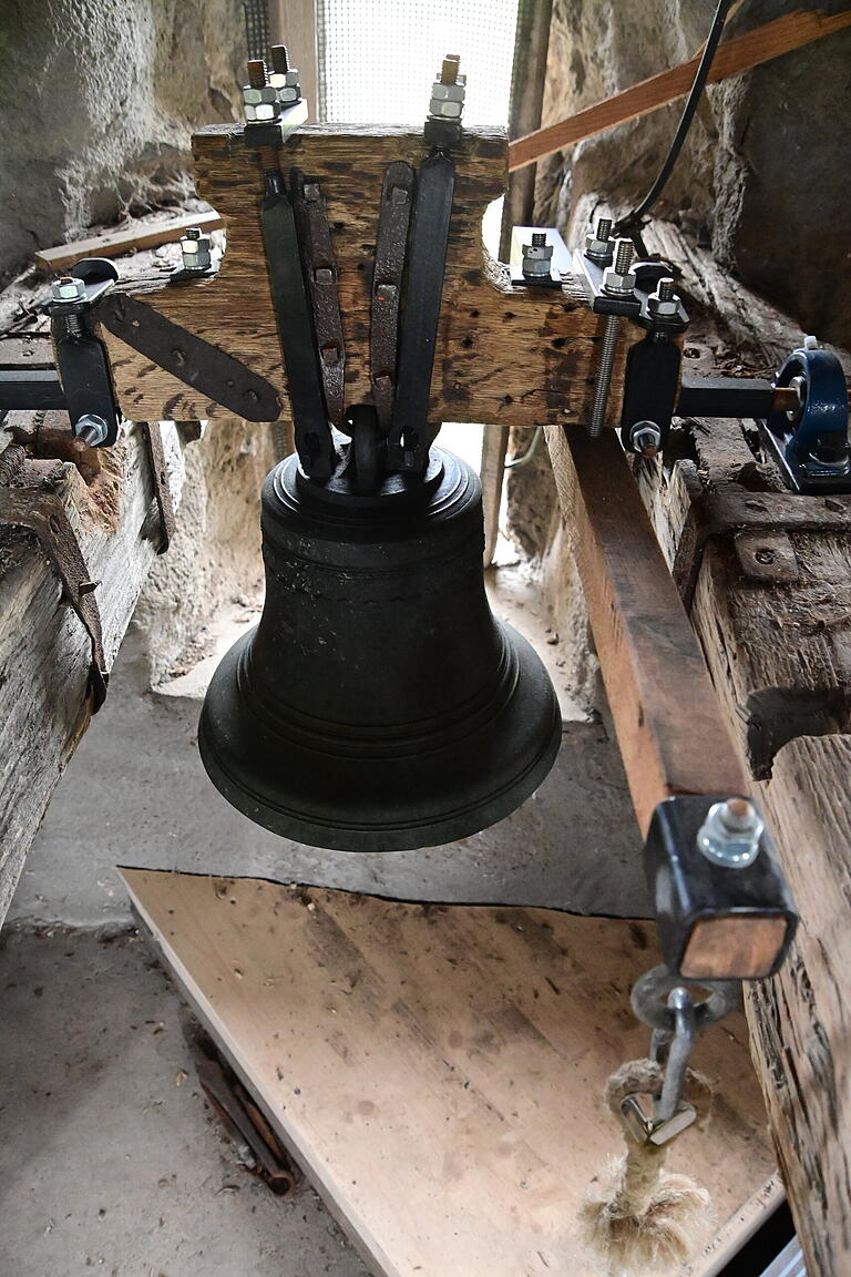 Auch die bisher einzig im Glockenturm verbliebene, kleinere Glocke wurde restauriert. Auch die bisher einzig im Glockenturm verbliebene, kleinere Glocke wurde restauriert.