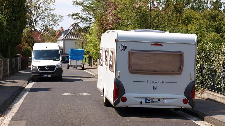 Mussten sich einen anderen Platz suchen: Am Hochfeld in Schweinfurt dürfen Wohnwägen, Wohnmobile und Anhänger nicht mehr dauerhaft parken. Mussten sich einen anderen Platz suchen: Am Hochfeld in Schweinfurt dürfen Wohnwägen, Wohnmobile und Anhänger nicht mehr dauerhaft parken.