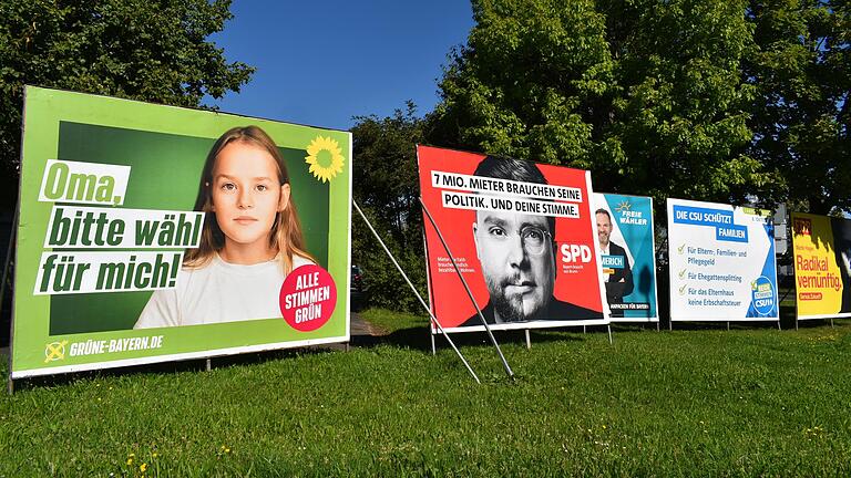 Der Wahlkampf für die Landtagswahl und Bezirkstagswahl 2023 hat begonnen, die 'Wesselmänner' stehen – auch in Bad Neustadt. Der Wahlkampf für die Landtagswahl und Bezirkstagswahl 2023 hat begonnen, die 'Wesselmänner' stehen – auch in Bad Neustadt.