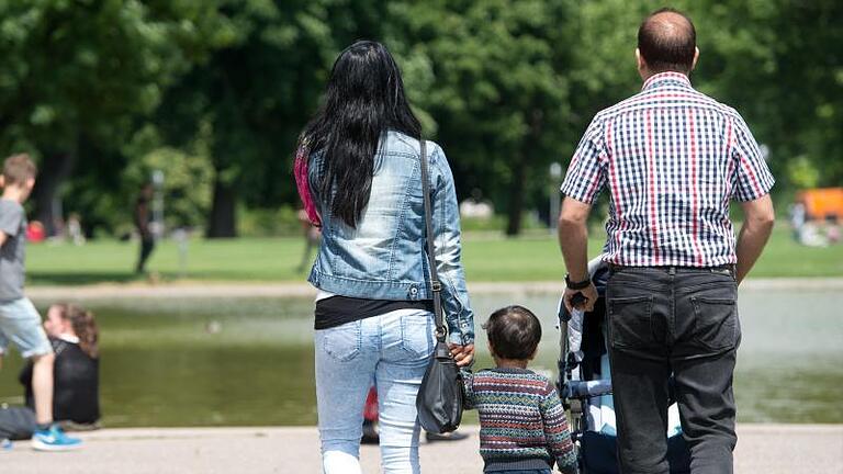 Familienministerin Barley will das Kindergeld für Kleinverdiener deutlich anheben. Foto: Sebastian Kahnert       -  Wer Kinder erzogen hat, kann diese Zeit für die Rente anrechnen lassen.