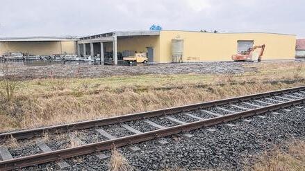 Das neue Produktionsdomizil der Firma Deppert (Mitte bis rechts) auf dem Anwesen Industriestraße 16. Das neue Produktionsdomizil der Firma Deppert (Mitte bis rechts) auf dem Anwesen Industriestraße 16.