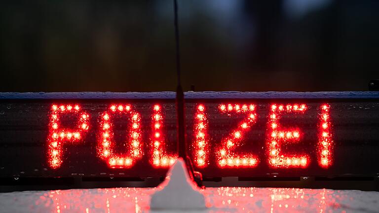 Symbolfoto Polizei       -  Der Gesamtschaden beläuft sich laut Polizei auf 50.000 Euro. (Symbolbild)
