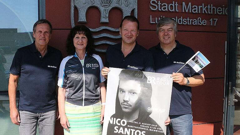 Freuen sich auf die BR-Radltour: (von links) Wolfgang Slama, Cheforganisator der BR-Radltour, Bürgermeisterin Helga Schmidt-Neder, Markus Riese, Leitung Marketing BR, Helmut Schwager, BR-Radltour Öffentlichkeitsarbeit.
