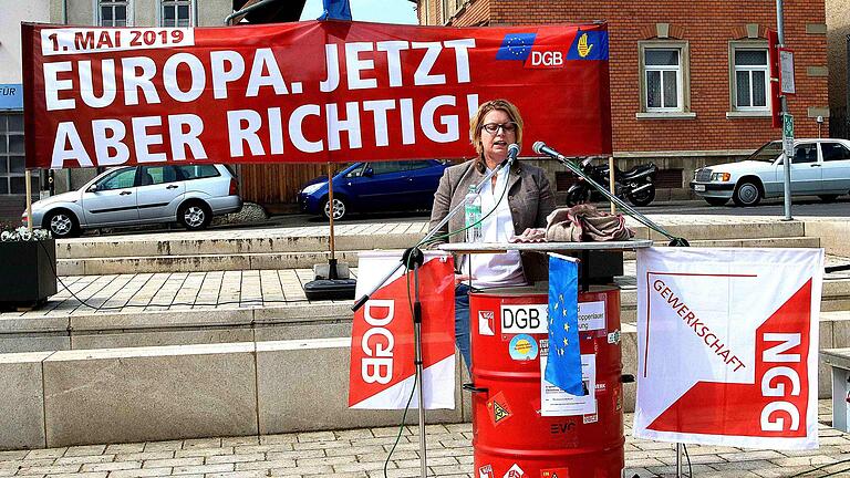 Christiane Kern, Mitglied im Landesvorstand der Polizeigewerkschaft, sprach bei der Maifeier des DGB-Hauptverbandes Maßbach-Poppenlauer und Umgebung. Eine weitere DGB-Maikundgebung fand auf der Trimburg statt.Dieter Britz - Christiane Kern, Mitglied im Landesvorstand der Polizeigewerkschaft, sprach bei der Maifeier des DGB-Hauptverbandes Maßbach-Poppenlauer und Umgebung. Eine weitere DGB-Maikundgebung fand auf der Trimburg statt.Dieter Britz Christiane Kern, Mitglied im Landesvorstand der Polizeigewerkschaft, sprach bei der Maifeier des DGB-Hauptverbandes Maßbach-Poppenlauer und Umgebung. Eine weitere DGB-Maikundgebung fand auf der Trimburg statt.Dieter Britz - Christiane Kern, Mitglied im Landesvorstand der Polizeigewerkschaft, sprach bei der Maifeier des DGB-Hauptverbandes Maßbach-Poppenlauer und Umgebung. Eine weitere DGB-Maikundgebung fand auf der Trimburg statt.Dieter Britz