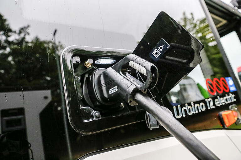 Die beiden Elektro-Busse fahren mit Ökostrom der WVV.