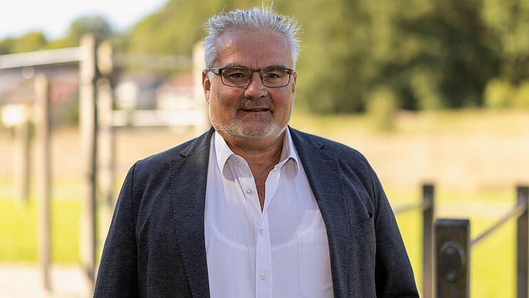 Der amtierende Dittelbrunner Bürgermeister Willi Warmuth (CSU) will am 8. Oktober sein Amt gegen seinen Gegenkandidaten Holger Schmitt (SPD) verteidigen. Der amtierende Dittelbrunner Bürgermeister Willi Warmuth (CSU) will am 8. Oktober sein Amt gegen seinen Gegenkandidaten Holger Schmitt (SPD) verteidigen. 