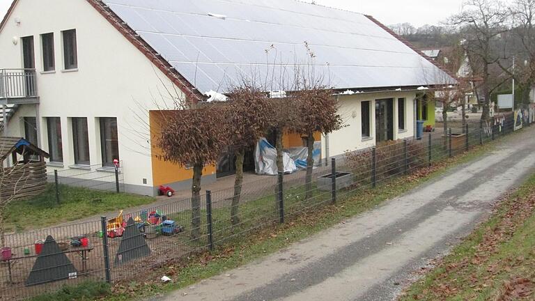 Der Kindergarten ist zu klein geworden und braucht eine Erweiterung. Im Zuge dieser Arbeiten Ist eine Gruppe in den Pfarrsaal ausquartiert. - Der Kindergarten ist zu klein geworden und braucht eine Erweiterung. Im Zuge dieser Arbeiten Ist eine Gruppe in den Pfarrsaal ausquartiert. Der Kindergarten ist zu klein geworden und braucht eine Erweiterung. Im Zuge dieser Arbeiten Ist eine Gruppe in den Pfarrsaal ausquartiert. - Der Kindergarten ist zu klein geworden und braucht eine Erweiterung. Im Zuge dieser Arbeiten Ist eine Gruppe in den Pfarrsaal ausquartiert.