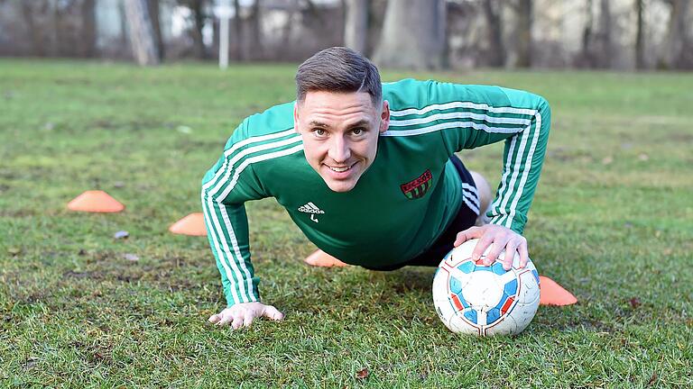 Muss kreativ sein: Um in Zeiten weitreichender Corona-Schutzmaßnahmen sein Leistungsniveau zu halten, macht der Nullfünfer Martin Thomann derzeit viel Krafttraining. Muss kreativ sein: Um in Zeiten weitreichender Corona-Schutzmaßnahmen sein Leistungsniveau zu halten, macht der Nullfünfer Martin Thomann derzeit viel Krafttraining.