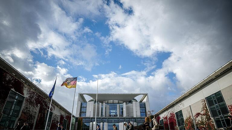 Bundeskanzleramt.jpeg       -  Wer sitzt nach den Neuwahlen auf dem Chefsessel im Bundeskanzleramt? Die Kandidaten stehen mittlerweile fest.