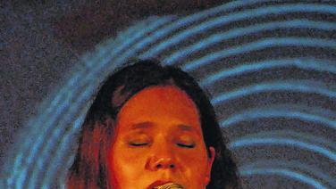 &ldquo;All is one&ldquo;: Pia Zierhut, aus Schweinfurt stammende New Yorkerin, zeigte in der Disharmonie Seele.