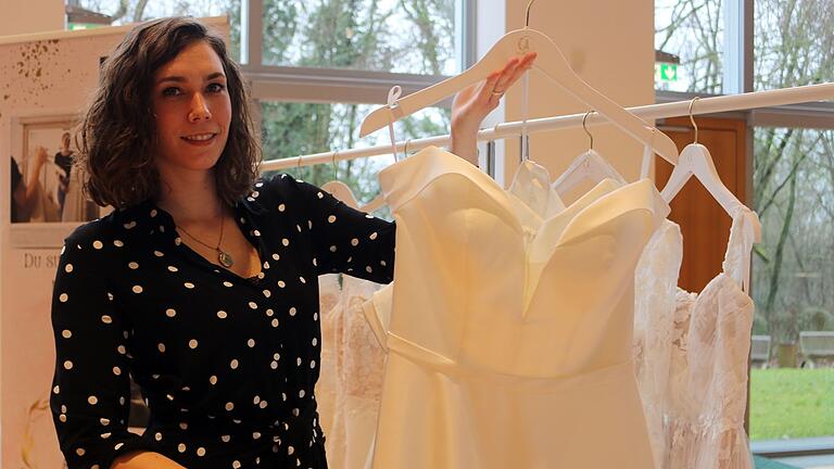 Brautkleider verzaubern derzeit im klassischen Stil. Brautkleider verzaubern derzeit im klassischen Stil.