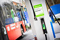 Klimafreundlicher Sprit.jpeg       -  Dieser Bus der Bahn tankt bereits den neuen Biokraftstoff HVO. Nun soll er auch für Autofahrer kommen.