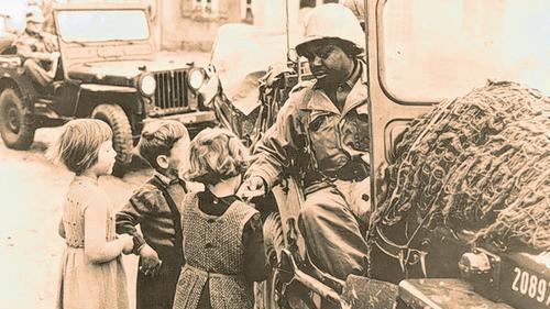 Kaugummi und der erste „Neger“: Eindrücke ganz neuer Art bescherte der Jugend der Einmarsch der Amerikaner im April 1945. Kaugummi und der erste „Neger“: Eindrücke ganz neuer Art bescherte der Jugend der Einmarsch der Amerikaner im April 1945.