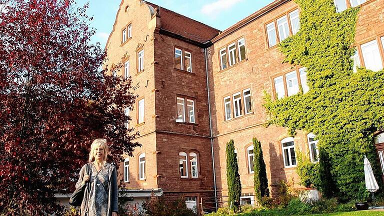 Initiatorin: Birgit Amann (Bild) wuchs im Gärtnerhaus neben dem Josefshaus in Gemünden auf. Mit Unterstützung ihrer Kindheitsfreundin Jasna Blaic, heute Gemündener Kulturamtsleiterin, hat Amann eine Veranstaltungsreihe zur Schließung des Josefshauses organisiert.
