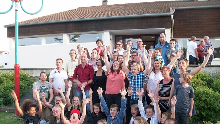 Die deutsch-französische Freundschaft wurde heuer in Bretteville-sur-Laize gepflegt. Foto: Margitta Frank       -  Die deutsch-französische Freundschaft wurde heuer in Bretteville-sur-Laize gepflegt. Foto: Margitta Frank