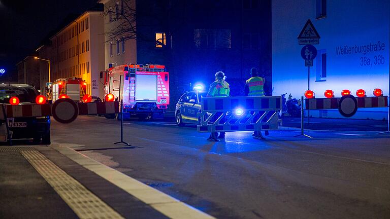 Wegen eines Bombenfunds musste ein Teil des Würzburger Stadtteils Zellerau evakuiert werden, ganze Straßenzüge waren gesperrt. Wegen eines Bombenfunds musste ein Teil des Würzburger Stadtteils Zellerau evakuiert werden, ganze Straßenzüge waren gesperrt.