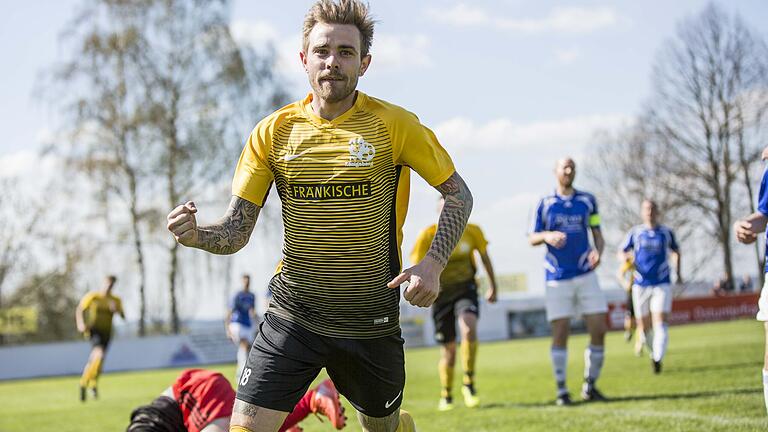 Ein Bild aus vergangenen Tagen: Königsbergs Jan-Michael Janus bejubelt einen Treffer gegen den SV Ebelsbach. In dieser Saison gab es noch nichts zu jubeln für den TV Königsberg. In der Kreisliga steht die Mannschaft nach acht Spielen noch ohne eigenen Treffer am Tabellenende. Ein Bild aus vergangenen Tagen: Königsbergs Jan-Michael Janus bejubelt einen Treffer gegen den SV Ebelsbach. In dieser Saison gab es noch nichts zu jubeln für den TV Königsberg. In der Kreisliga steht die Mannschaft nach acht Spielen noch ohne eigenen Treffer am Tabellenende.