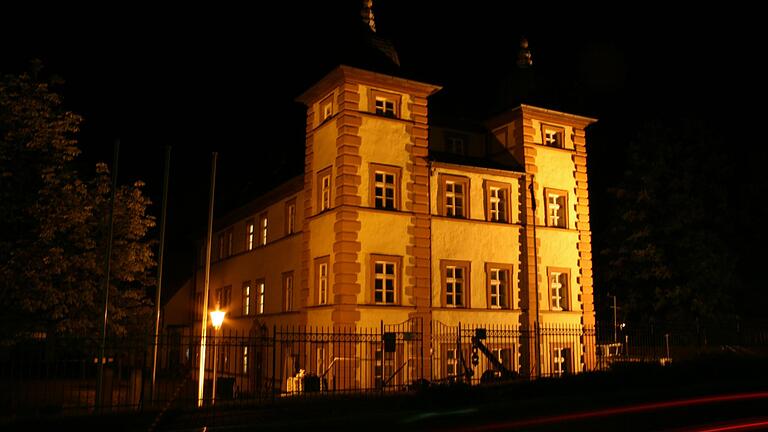 Das Huttenschloss mit seinen markanten Türmen.&nbsp;