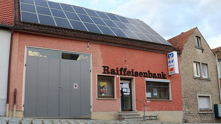 Die Filiale der Raiffeisenbank Mainschleife-Steigerwald in der Ortsmitte von Kitzingen-Sickershausen schließt. Die Filiale der Raiffeisenbank Mainschleife-Steigerwald in der Ortsmitte von Kitzingen-Sickershausen schließt.