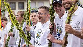 Remlinger Eierlauf       -  Zahlreiche Menschen besuchen am Ostermontag (21.04.25) den Eierlauf in Remlingen (Lkr. Würzburg).