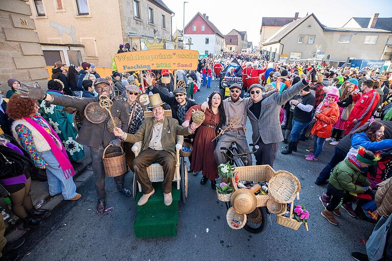 Ein Weidenprinz – für die Korbmachergemeinde Sand passend.
