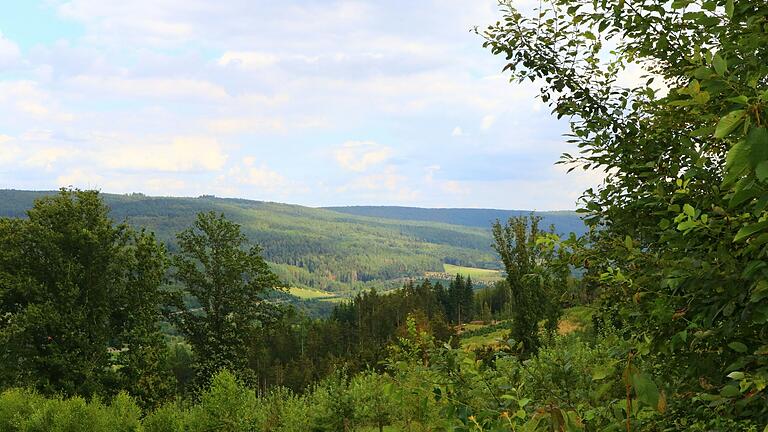 Die Aussichtsplattform Gressel in Mittelsinn bietet einen Blick bis nach Hessen. Die Aussichtsplattform Gressel in Mittelsinn bietet einen Blick bis nach Hessen.