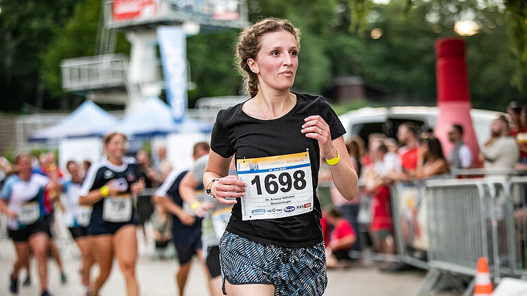Rund 3400 Läuferinnen und Läufer nehmen am Donnerstag 29.06.23 am 16. WUE2RUN Firmenlauf in Würzburg teil.